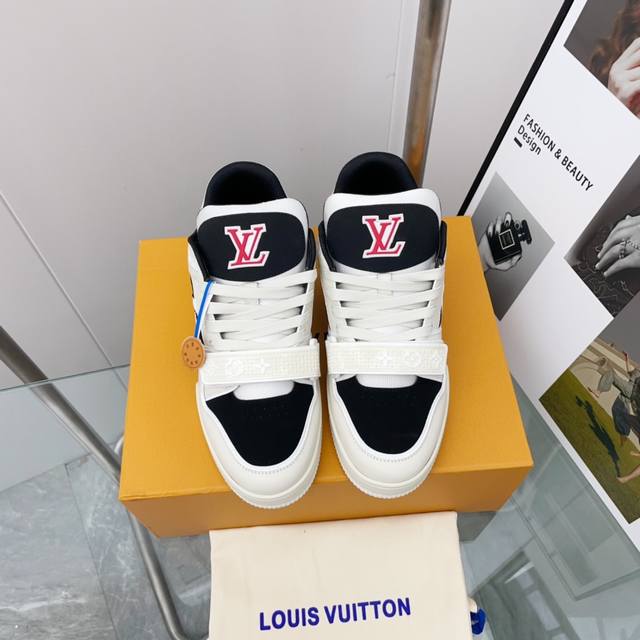 Lv-路易-威登 Pk市场一切版本 情侣款 走秀新款 篮球板鞋 代购品质 原版1：1开发复刻！！上脚非常舒适 做工精细 鞋面由意大利进口小牛皮拼接，侧边饰有品牌